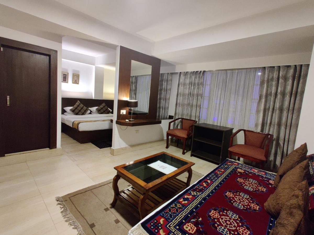 Hotel Tarayana Гангток Екстериор снимка